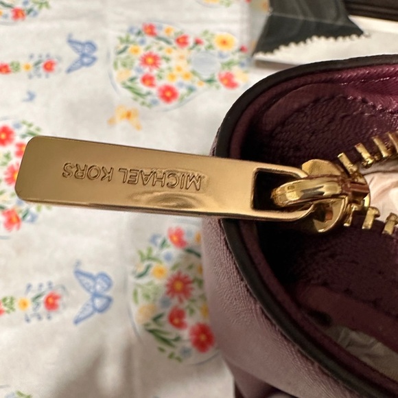 Michael Kors wine colored Satchel with Gold Hardware - Picture 5 of 13
